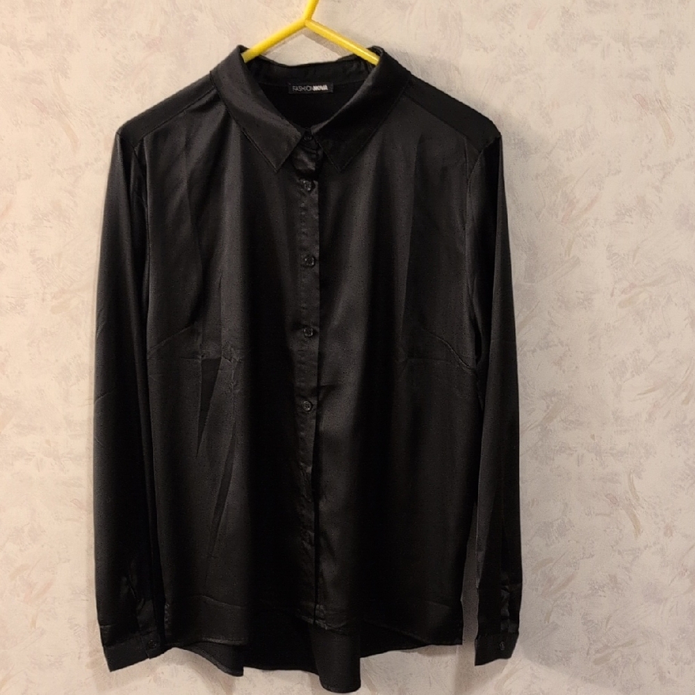 Fashion Nova Women's Black Satin Blouse